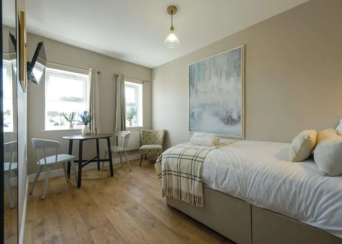 The Willow 1 בריסטול